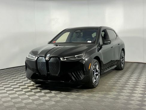 Used 2023 BMW iX xDrive50 w/ Sport Package image 3