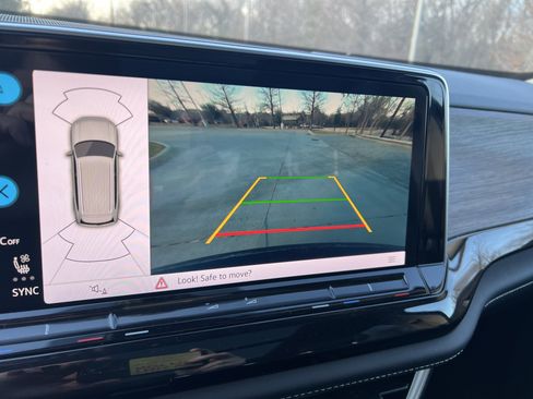 Certified 2025 Volkswagen Atlas SEL image 24