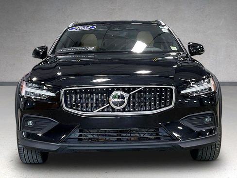 Certified 2025 Volvo V60 B5 Cross Country Ultra AWD/4WD image 2