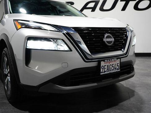 Used 2022 Nissan Rogue SV image 6