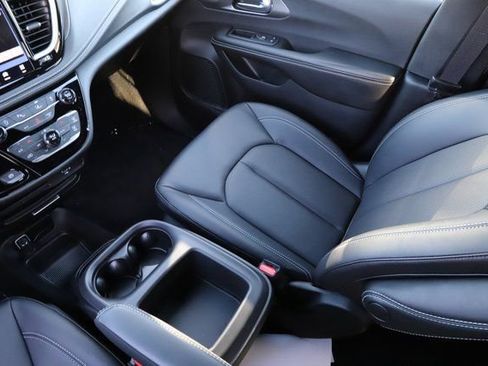 New 2026 Chrysler Pacifica Select w/ S Appearance Package image 30