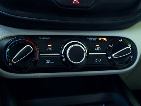 Used 2025 Kia Soul LX FWD image 30