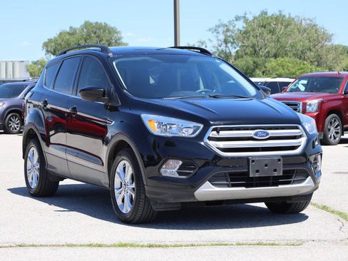 Used 2018 Ford Escape SE w/ SE Sync 3 Package AWD/4WD image 4
