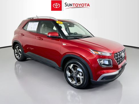 Used 2025 Hyundai Venue SEL FWD image 1