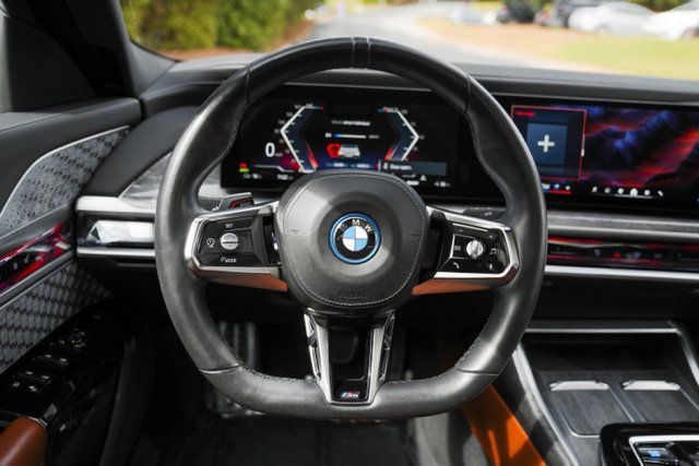 Used 2024 BMW i7 xDrive60 AWD/4WD image 25