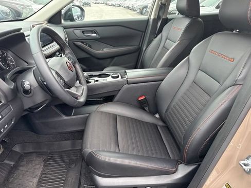 Used 2025 Nissan Rogue SV AWD/4WD image 24