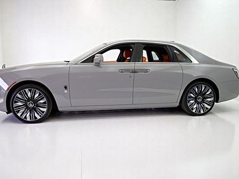 Used 2025 Rolls-Royce Ghost AWD/4WD image 3
