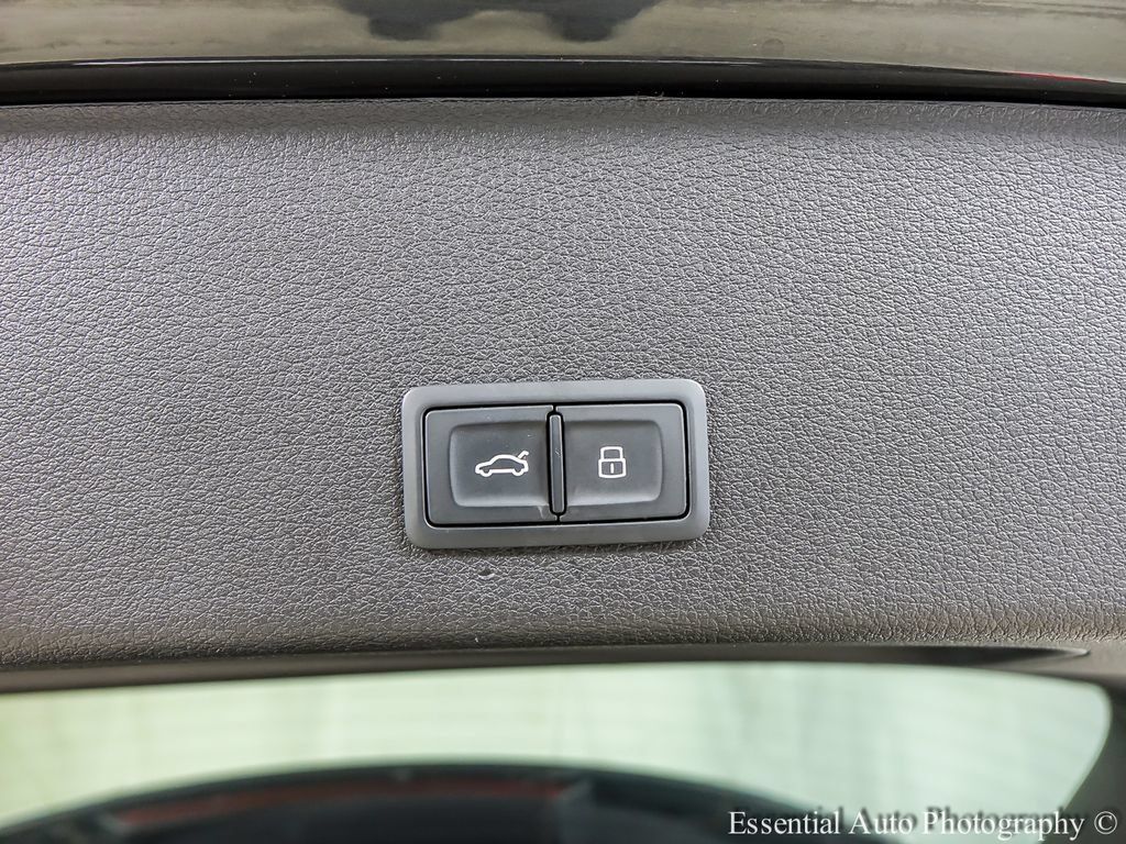 Used 2021 Audi e-tron Premium Plus w/ Premium Plus Package AWD/4WD image 29