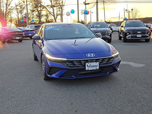 Certified 2025 Hyundai Elantra Sport image 3