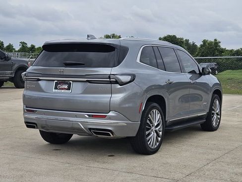 Used 2025 Buick Enclave Avenir AWD/4WD image 5