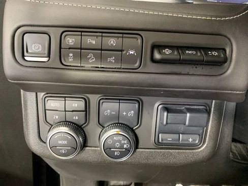 Used 2024 GMC Yukon XL Denali Ultimate image 17