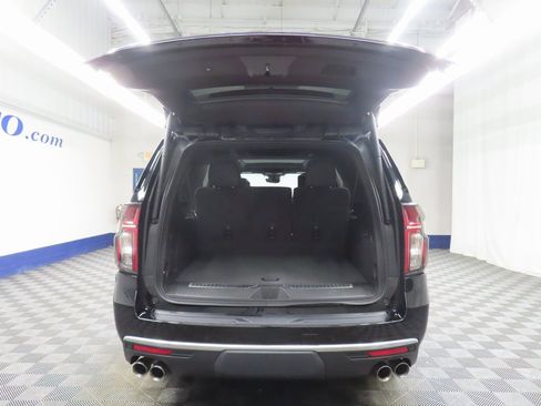 Used 2024 Chevrolet Suburban High Country image 37