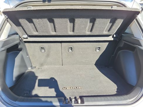 Used 2021 Hyundai Venue SEL image 25