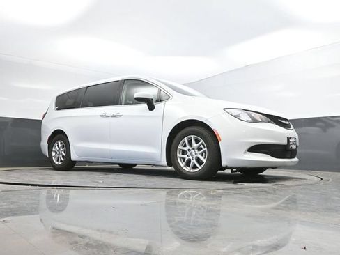 Used 2023 Chrysler Voyager LX FWD image 48