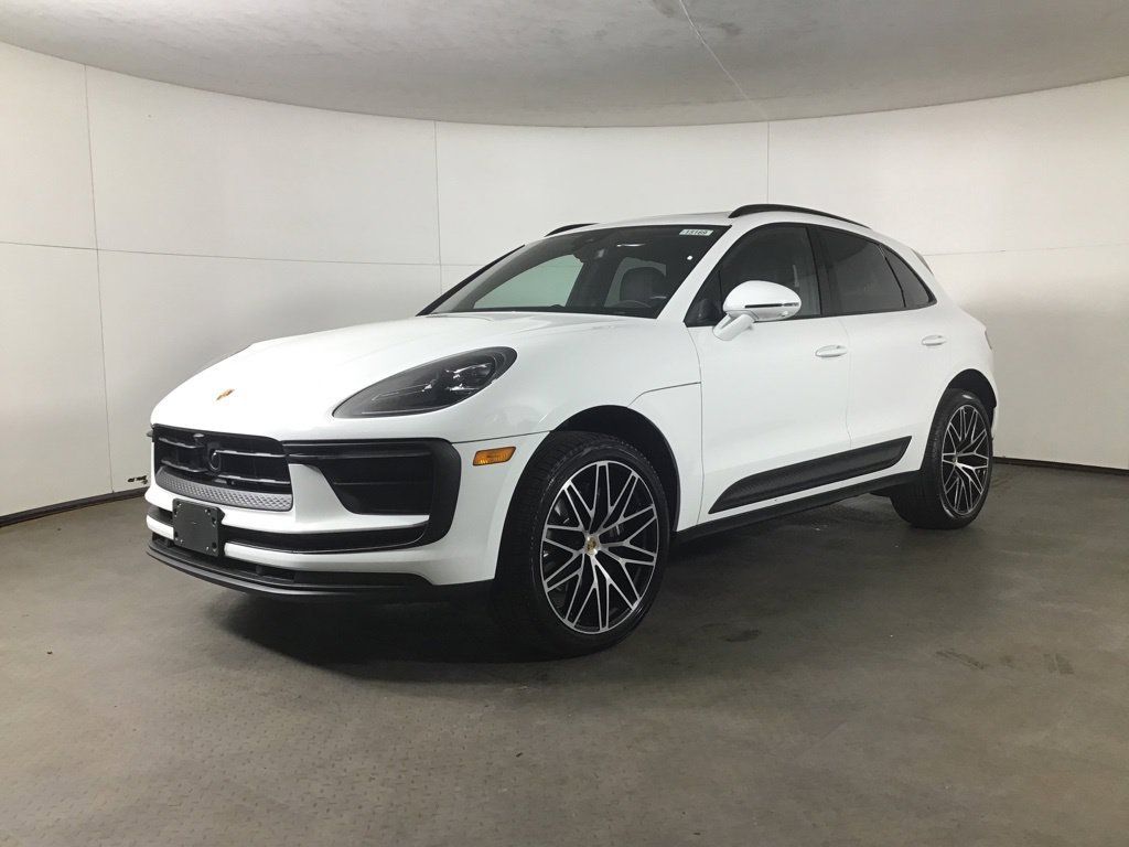 Certified 2026 Porsche Macan AWD/4WD image 1
