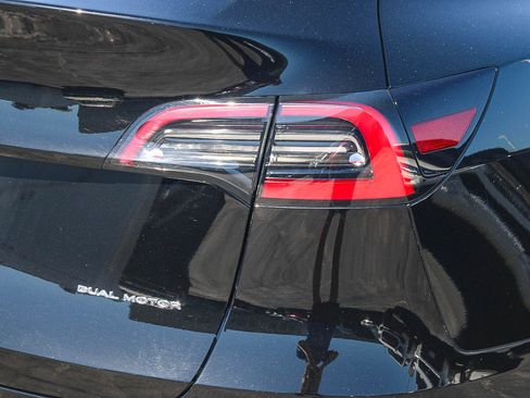 Used 2023 Tesla Model Y Long Range AWD/4WD image 10