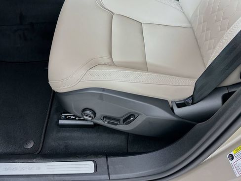 Used 2026 Volvo XC60 B5 Plus w/ Protection Package Premier AWD/4WD image 9