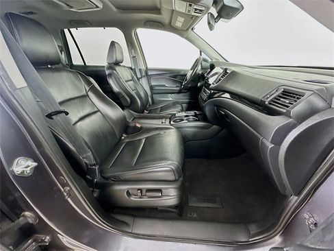 Certified 2019 Honda Pilot Touring image 6