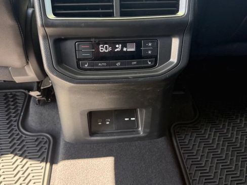 Used 2024 Volkswagen Atlas SEL AWD/4WD image 9