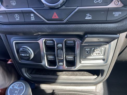 New 2025 Jeep Gladiator Sport image 32