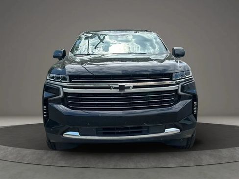 Used 2023 Chevrolet Suburban LT w/ LT Signature Plus Package RWD image 2