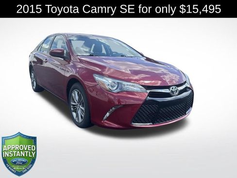 Used 2015 Toyota Camry SE w/ Moonroof Package FWD image 1