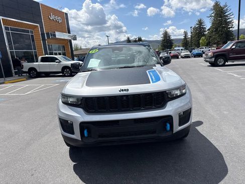 Used 2024 Jeep Grand Cherokee Trailhawk AWD/4WD image 2