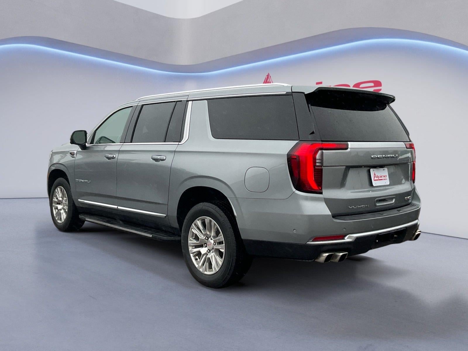 Used 2025 GMC Yukon XL Denali AWD/4WD image 3