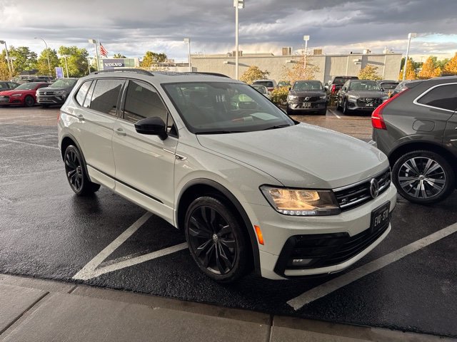 Used 2020 Volkswagen Tiguan SE R-Line AWD/4WD image 2