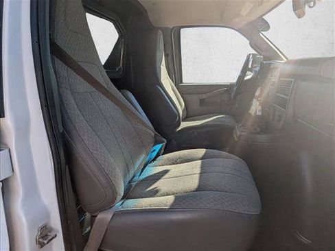 Used 2022 Chevrolet Express 3500 w/ Driver Convenience Package image 15