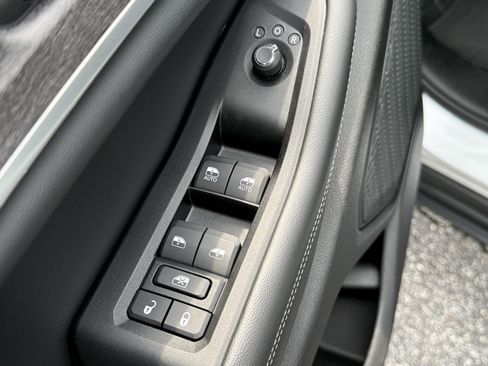 Used 2024 Jeep Grand Cherokee Limited w/ Black Appearance Package AWD/4WD image 15