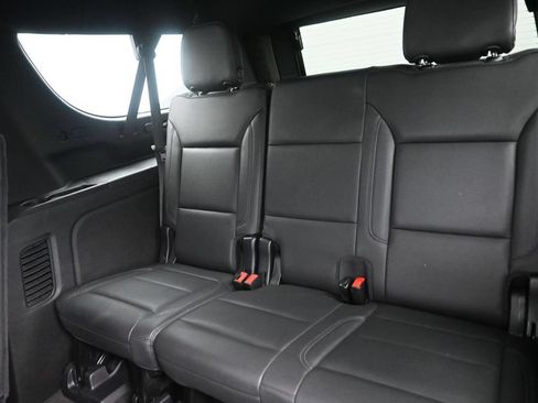 Used 2021 Chevrolet Suburban LT RWD image 16