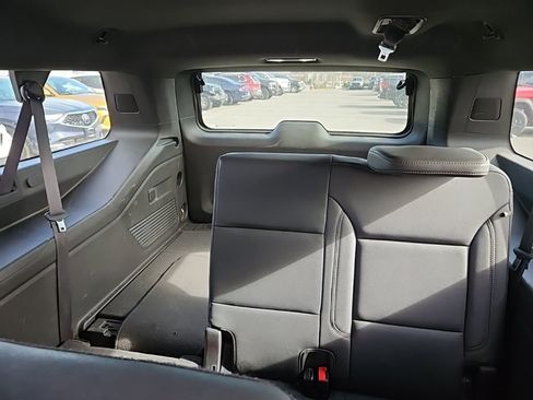 Used 2024 Chevrolet Suburban LT image 14