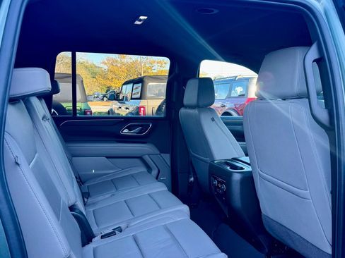 Used 2024 Chevrolet Suburban LT image 9