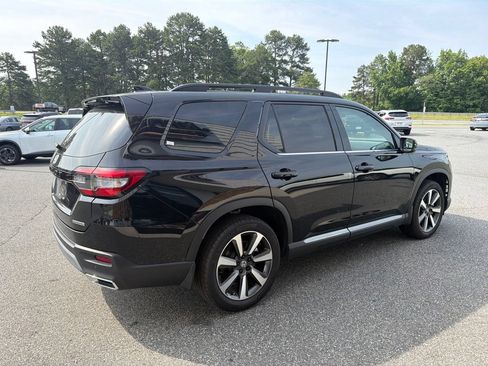 Used 2025 Honda Pilot Touring image 9