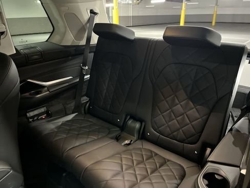 Used 2026 BMW X7 xDrive40i image 24