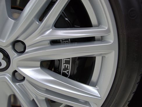Certified 2023 Bentley Flying Spur Plug-In Hybrid AWD/4WD image 42