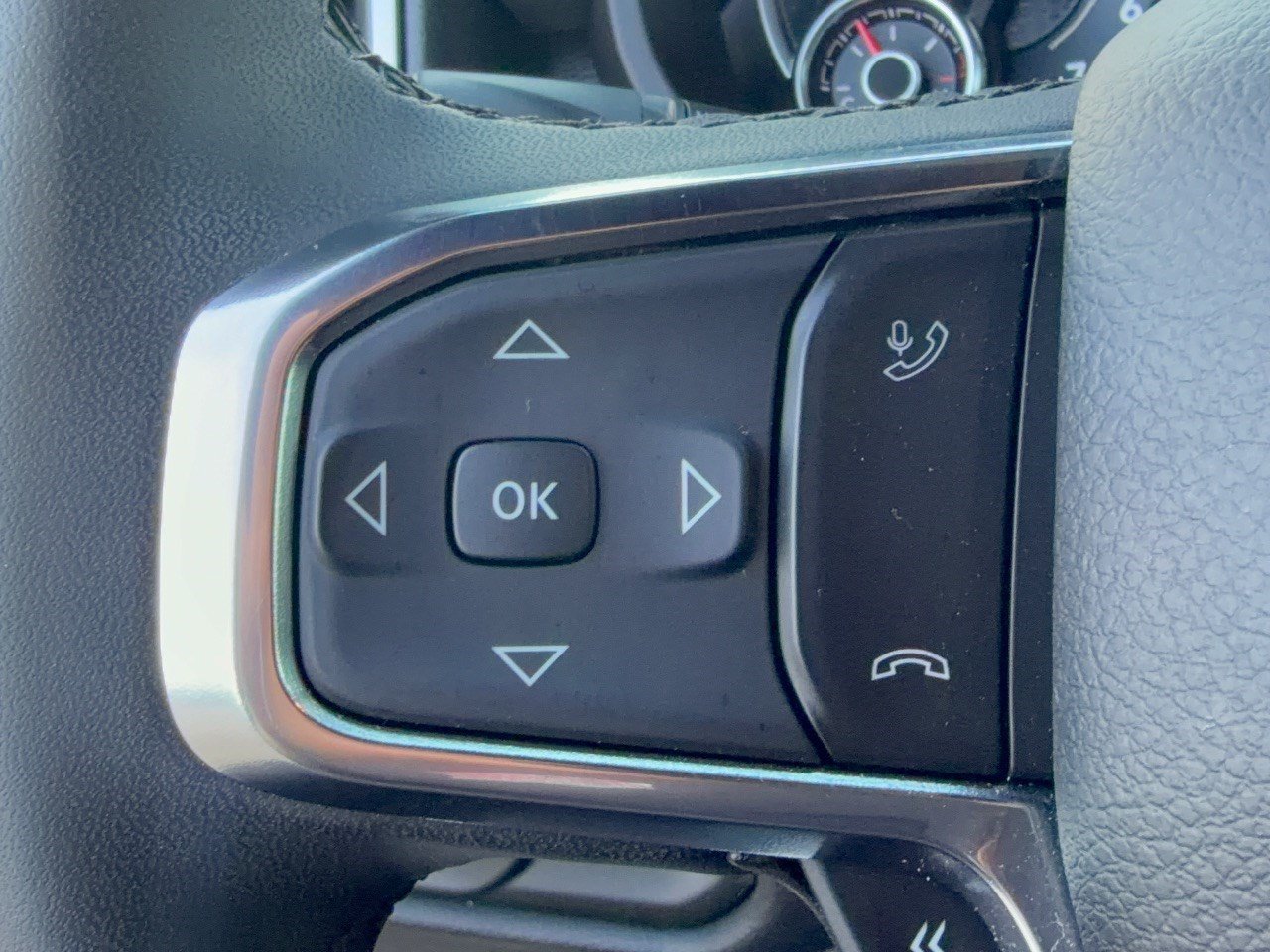 Used 2025 RAM 1500 Laramie AWD/4WD image 18