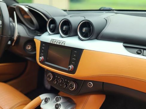 Used 2016 Ferrari FF image 10