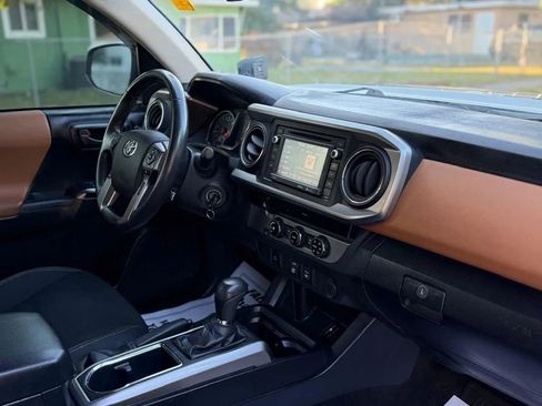 Used 2018 Toyota Tacoma SR5 image 11