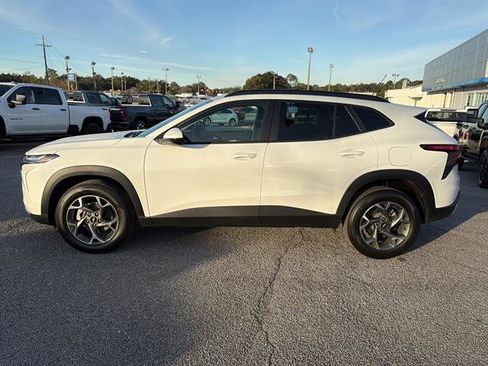 New 2026 Chevrolet Trax LT w/ Sunroof Package image 4