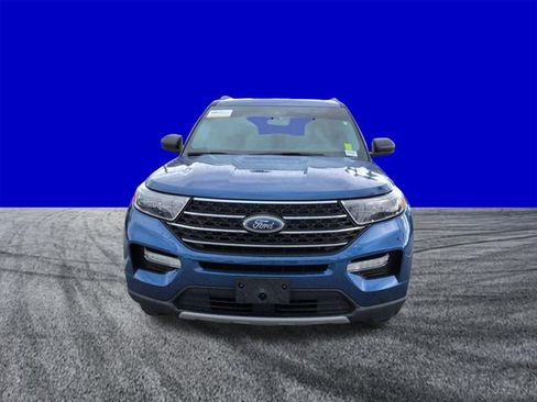 Certified 2022 Ford Explorer XLT w/ Equipment Group 202A RWD image 9
