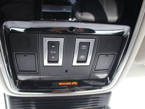 Used 2022 Land Rover Range Rover Velar S AWD/4WD image 10