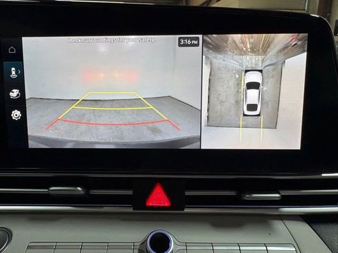 Used 2024 Hyundai Elantra Limited image 19