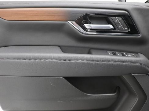 Used 2025 GMC Yukon XL Denali image 16