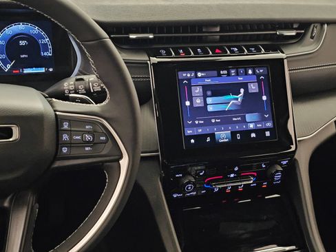New 2025 Jeep Grand Cherokee L Laredo w/ Luxury Tech Group I AWD/4WD image 20