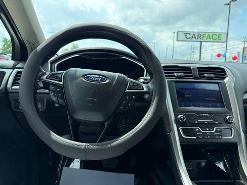 Used 2020 Ford Fusion SE FWD image 26