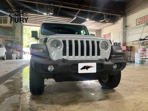 Used 2018 Jeep Wrangler Unlimited Sport S AWD/4WD image 25