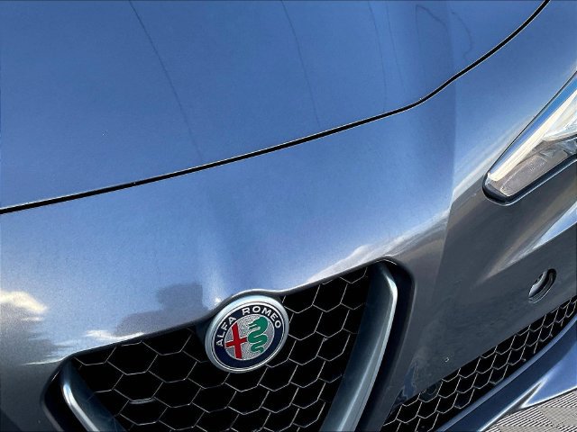 Used 2019 Alfa Romeo Giulia Ti AWD/4WD image 34