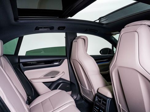 New 2026 Porsche Macan 4 Electric AWD/4WD image 16